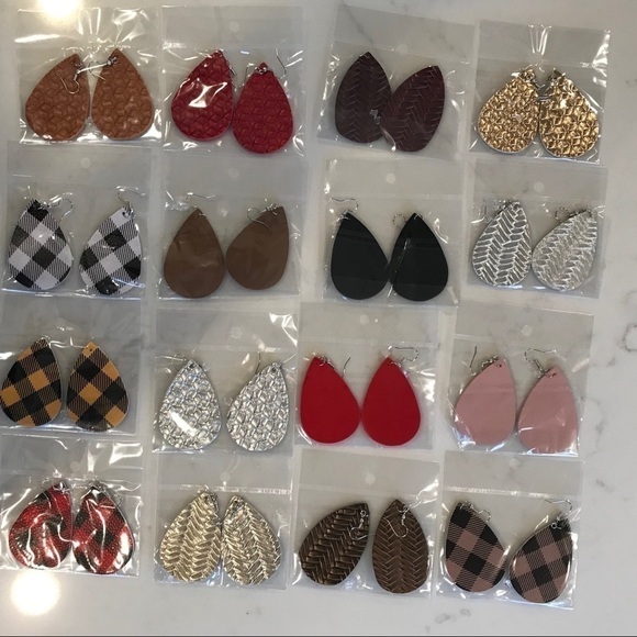 Set of 16 leather earrings A - Picture 2 of 4